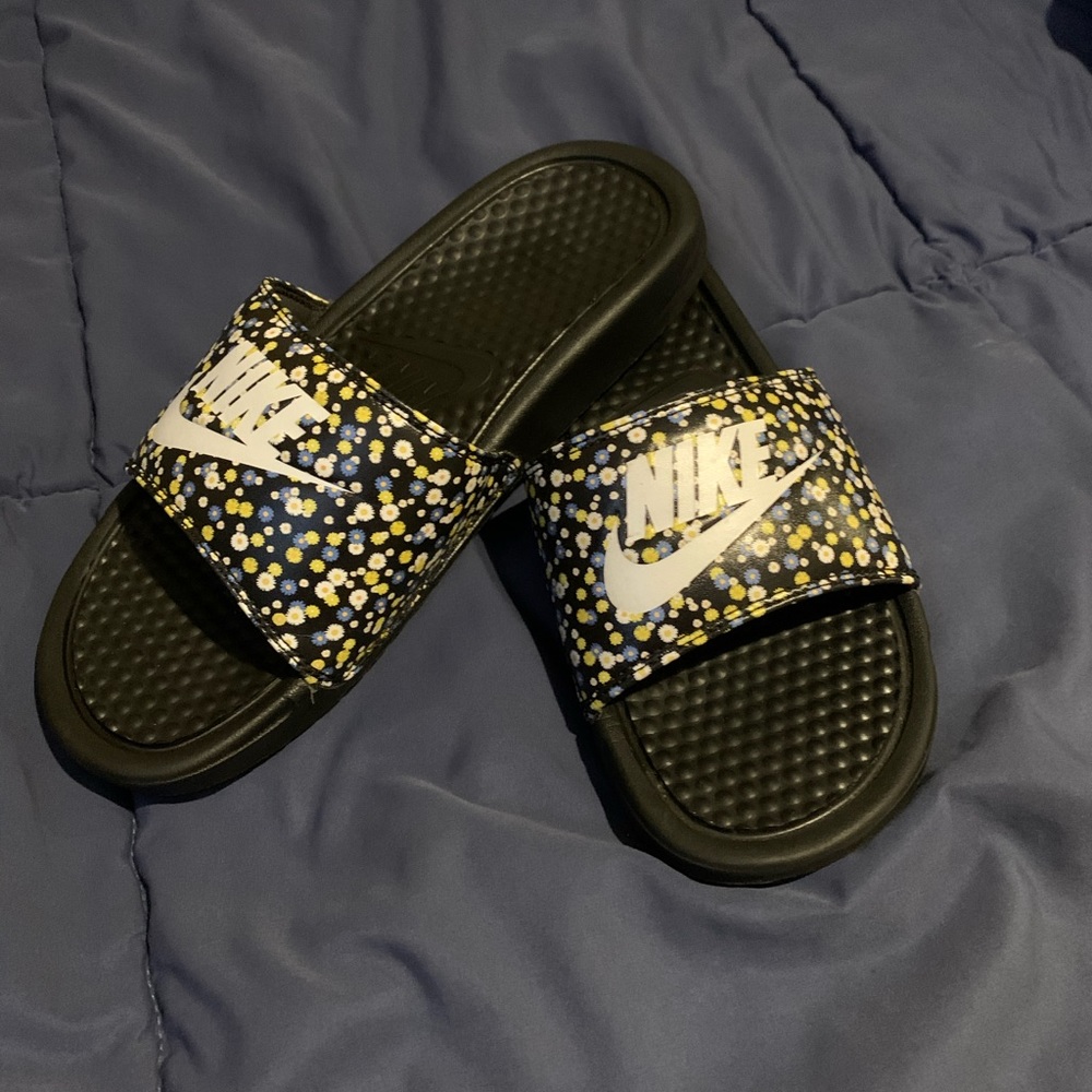 Nike Floral slides